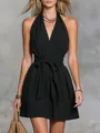 Elegante zwarte halterjurk met V-hals en tailleband voor zomervakantiestijlen. - XS / Dresses / Zwart