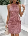Modieuze roze gebloemde halterjurk zonder mouwen met een elegant overslagdetail - S / Dresses / Perzik