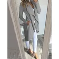 Elegante cappotto lungo grigio da donna con revers vestibilità slim trench aperto - Grigio