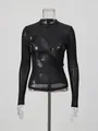 Dettaglio del patchwork in mesh trasparente ed ecopelle sulla maglia nera a maniche lunghe - Taglia S / Top / Nero