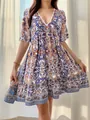 Böhmisches V-Ausschnitt Kleid mit aufwendigem blauem Paisley-Druck für den Sommer - S / Kleider / Blau
