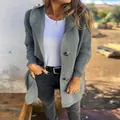 Cardigan lungo in maglia casual da donna con trama a coste e grandi bottoni. - Taglia S / Top / Verde scuro