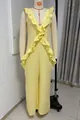 Tuta gialla smanicata con volant e scollo a V presentata su manichino sartoriale - Taglia S / Tute intere / Giallo
