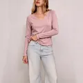 T-shirt rose moulant à manches longues raglan et col en V à bords ondulés - Rose