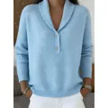 Élégant pull en maille bleu clair avec col polo à deux boutons et manches longues - Bleu clair