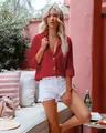 Vista detallada de camisa roja de algodón y lino para mujer con manga larga y botones. - 5XL / Tops / Rojo
