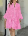 Vestido rosa con cuello en V, bordado y encaje calado, de corte suelto y manga larga - Rosa