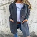 Cardigan lungo grigio casual con cappuccio da donna, con grandi bottoni e tasche - Grigio scuro