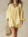 Robe courte bohème ample à manches lanternes jaune pâle avec détails texturés. - S / Jaune