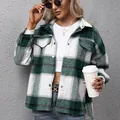 Casual oversized groen en wit geruite flanellen jas voor dames met borstzakken. - S / Tops / Groen