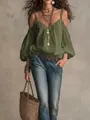 Detailansicht des olivgrünen, schulterfreien Oberteils mit Puffärmeln im Boho-Stil - S / Oberteile / Armeegrün