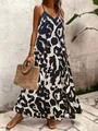 Vista detallada de un vestido largo bohemio con estampado de hojas y tirantes - S / Vestidos / Albaricoque