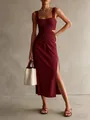 Elegante abito midi bordeaux arricciato da vacanza con spacco laterale e cut-out - Taglia S / Vestiti / Borgogna