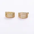 Élégantes manchettes d'oreilles pavées multi-rangs dorées pour oreilles non percées. - Bague d'oreille large micro-pavé à quatre rangs (B10806h) / Or