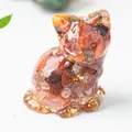 Statuetta di gatto seduto in resina con cristalli naturali rossi e foglie d'oro - 3.2*3.3*4cm / Agata rossa