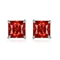 Vista frontal de pendientes de plata 925 con moissanitas rojas de talla princesa - 5x5mm (1ct x 2) / Rojo