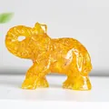 Figura de elefante de la suerte en resina amarilla con fragmentos de cristal - Citrino