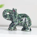 Figura de elefante de la suerte hecha a mano con resina y piedras de cristal naturales - Rubí Zoisita