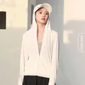 Veste de protection solaire à capuche respirante en blanc jade pour les loisirs extérieurs - M / Hauts / Blanc de jade
