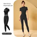 Ensemble de yoga noir moulant avec haut à manches courtes haute élasticité et legging. - S / Haut Et Bas / Noir Étoilé