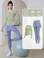 Damen Yoga Fitness Set mit grünem Langarm-Oberteil und lila Leggings - Kardamomgrünes Oberteil und blaue Hose