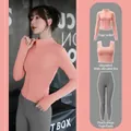 Set da yoga 3 pezzi con giacca rosa, reggiseno sportivo e leggings grigi da donna. - Taglia S / Set / Rosa Barbie + Grigio Sale Marino