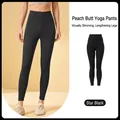 Compressie yogalegging met hoge taille en peach-lift ontwerp in de kleur stellar black - S / Bottoms / Sterrenzwart