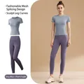 Set yoga professionale con top blu grigio a maniche corte e leggings viola scuro - Blu Lago Grigio + Prugna