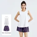 Zweiteiliges Sportset mit weißem ärmellosem Tanktop und lila Sportshorts für Damen - S / Oberteil Und Unterteil / Weiß + Dunkellila