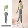 Set yoga professionale 2 pezzi: crop top a maniche lunghe verde e leggings grigi - Taglia S / Top E Pantaloni / Verde E Grigio