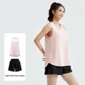 Damen Sport-Set mit lockerem hellrosa Mesh-Tanktop und schwarzen Laufshorts - Hellrosa + Sternenschwarz