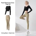 Set yoga da donna con crop top nero a maniche lunghe e leggings color kaki slim - Taglia S / Top E Pantaloni / Nero Stellato + Cachi