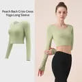 Top corto da yoga a maniche lunghe verde chiaro traspirante con design incrociato - Taglia S / Top / Verde Cardamomo