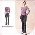 Slim-Fit Yoga-Set mit V-Ausschnitt-Oberteil und ausgestellter Hose in Mauve-Grau - Beerenlila + Waffengrau