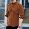 Camisa clásica de pana marrón para hombre con manga larga y bolsillo frontal de estilo - 38/S / Tops / Marrón Oscuro