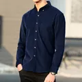 Camisa de pana azul marino de manga larga para hombre con bolsillo clásico en el pecho - 38/S / Tops / Azul Marino