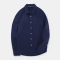 Klassisches dunkelblaues Langarmhemd für Herren aus gebürsteter Baumwolle mit Tasche - 44/4XL / Oberteile / Marineblau