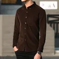 Camisa clásica de hombre en pana de algodón marrón retro de manga larga con corte entallado - 38/S / Tops / Café Oscuro