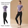 Completo yoga due pezzi con top viola a maniche corte e leggings neri a vita alta - Prugna + Nero Stellato