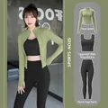 Set yoga da donna 3 pezzi verde e nero con giacca, reggiseno sportivo e leggings - Taglia M / Set / Verde Cardamomo + Nero Stellato