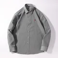 Camicia casual grigia a maniche lunghe da uomo con piccolo logo ricamato sul dettaglio del petto - Taglia S / Top / Grigio scuro