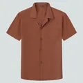 Chemise classique décontractée à manches courtes pour hommes en marron terre cuite - M / Hauts / Café