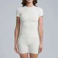 Ensemble de yoga respirant avec haut à manches courtes serré et short de cyclisme blanc - S / Haut Et Bas / Manches Courtes + Short / Ivoire Clair