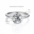 Elegante anillo de plata de ley S925 con una moissanita redonda de 2 quilates (8mm) - US 5 / 2 Quilates (Con Caja de Regalo + Certificado GRA)