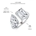 Dettaglio dell'anello in argento 925 con moissanite a goccia e taglio smeraldo e misure - US 5 / Taglio Smeraldo e Pera