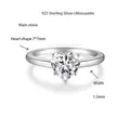 Vista detallada de un anillo de moissanita corazón de 1 quilate en plata 925 de 1,5 mm - Talla US 4.5 / Forma de Corazón 1 Quilate (R3-0193)