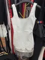 Elegante abito bianco senza maniche con strass e finiture in frange di perline - Taglia S / Vestiti / Bianco