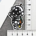 Gedetailleerd overzicht van een schattige astronaut geborduurde patch met meetlinten - Astronaut Staand (07)