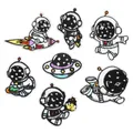 Set schattige astronaut en UFO geborduurde strijkapplicaties voor kleding decoratie. - Set van 7