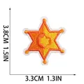 Écusson étoile de shérif brodé jaune et orange avec dimensions 3,8x3,3cm vue détaillée - No.14 (Étoile Shérif)